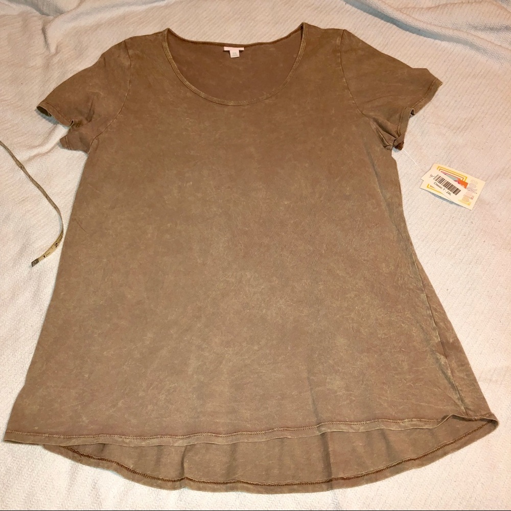 NWT Lularoe Classic T